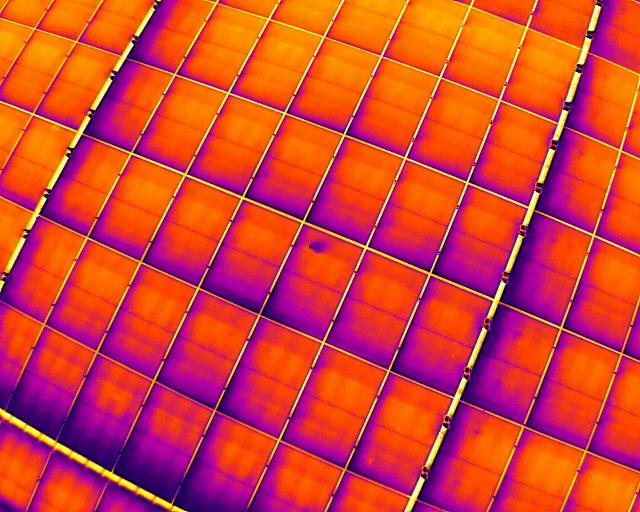Thermografische Aufnahme einer Solaranlage